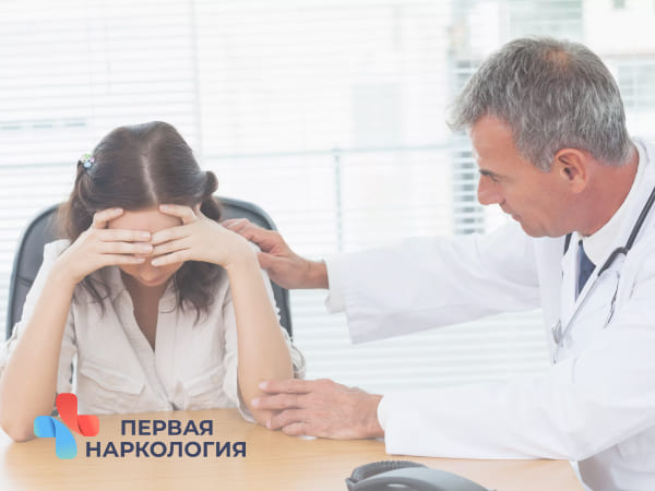 Врач беседует с пациентом
